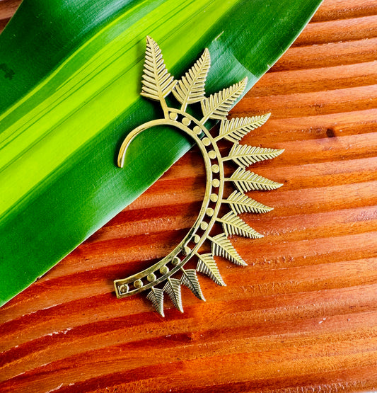 Ear cuff in Gold tone leaf design