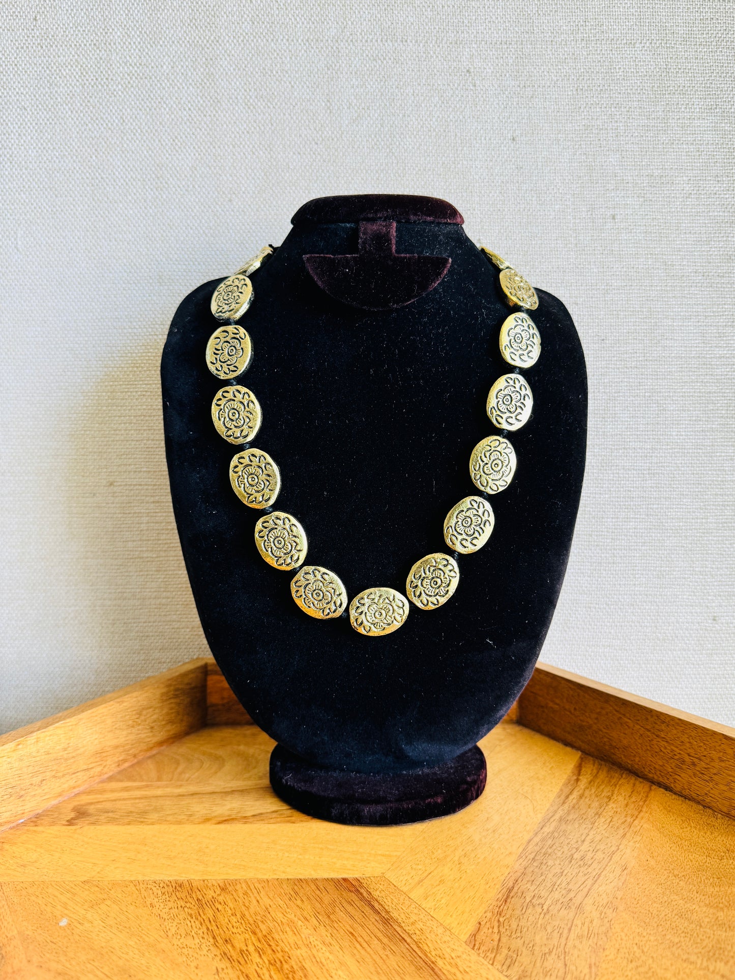 Statement metal necklace with adjustable cord - Oval