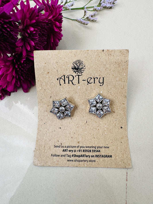 Star shaped floral design - White