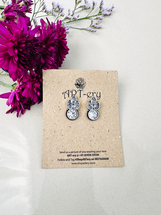 Small stone stud - White
