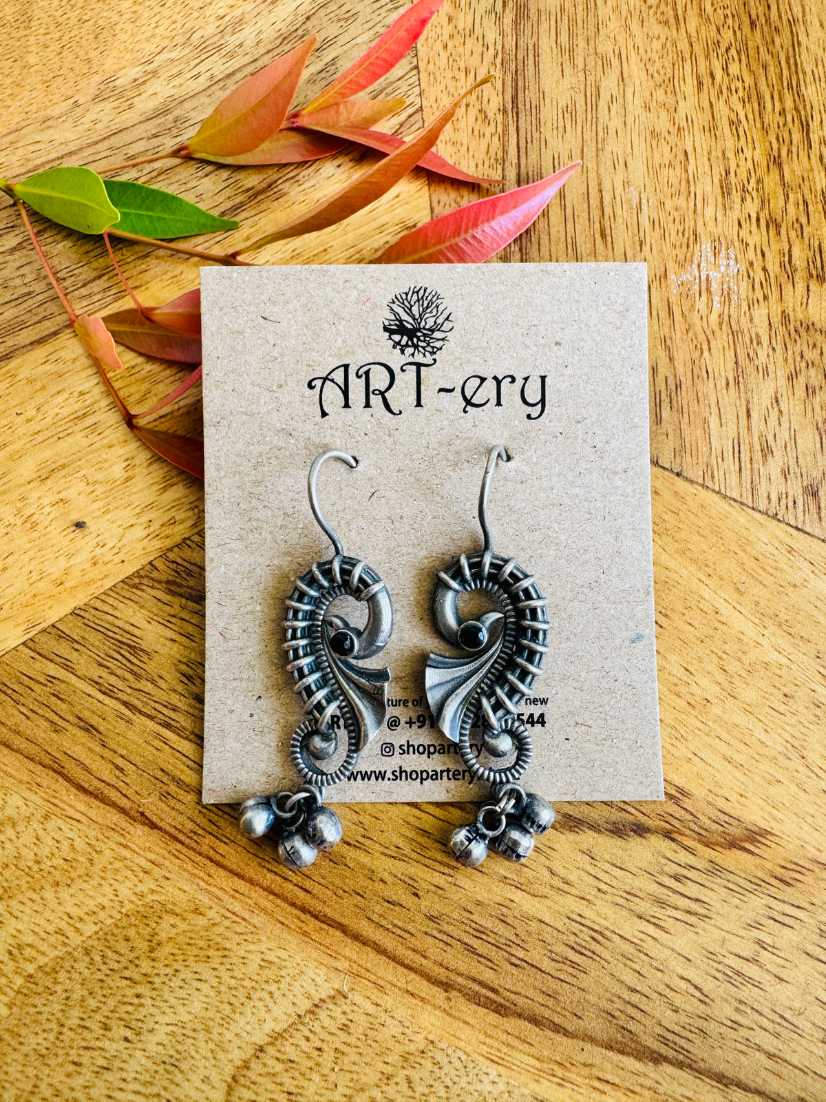 Abstract hanging earrings. - Black