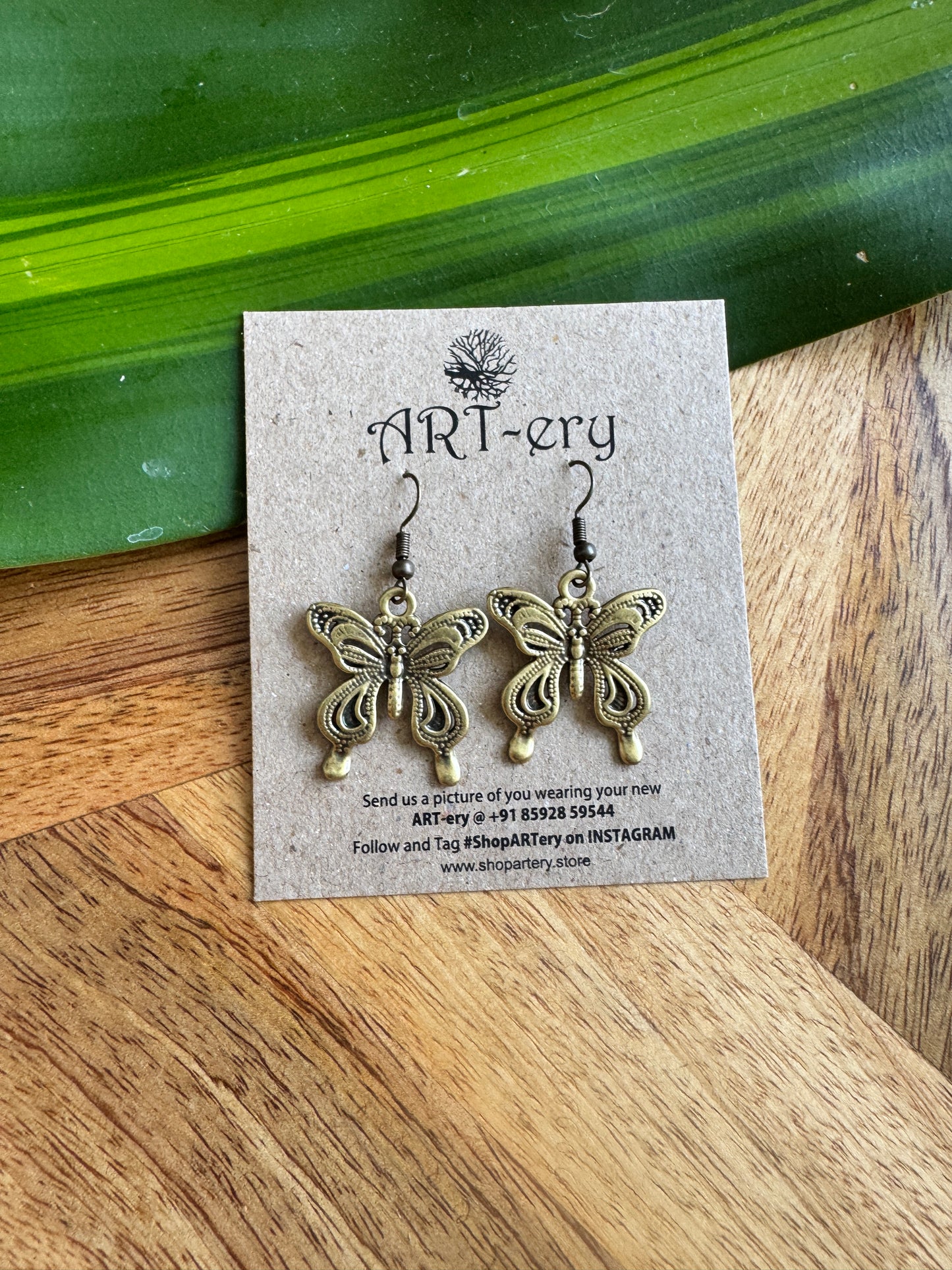 Miniature earring - Dainty butterfly