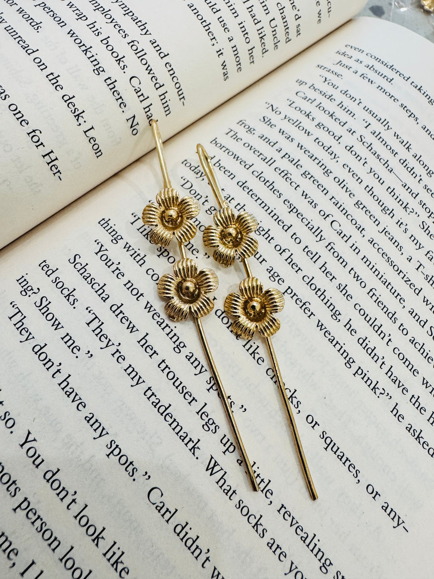 Brass ear cuff - flower