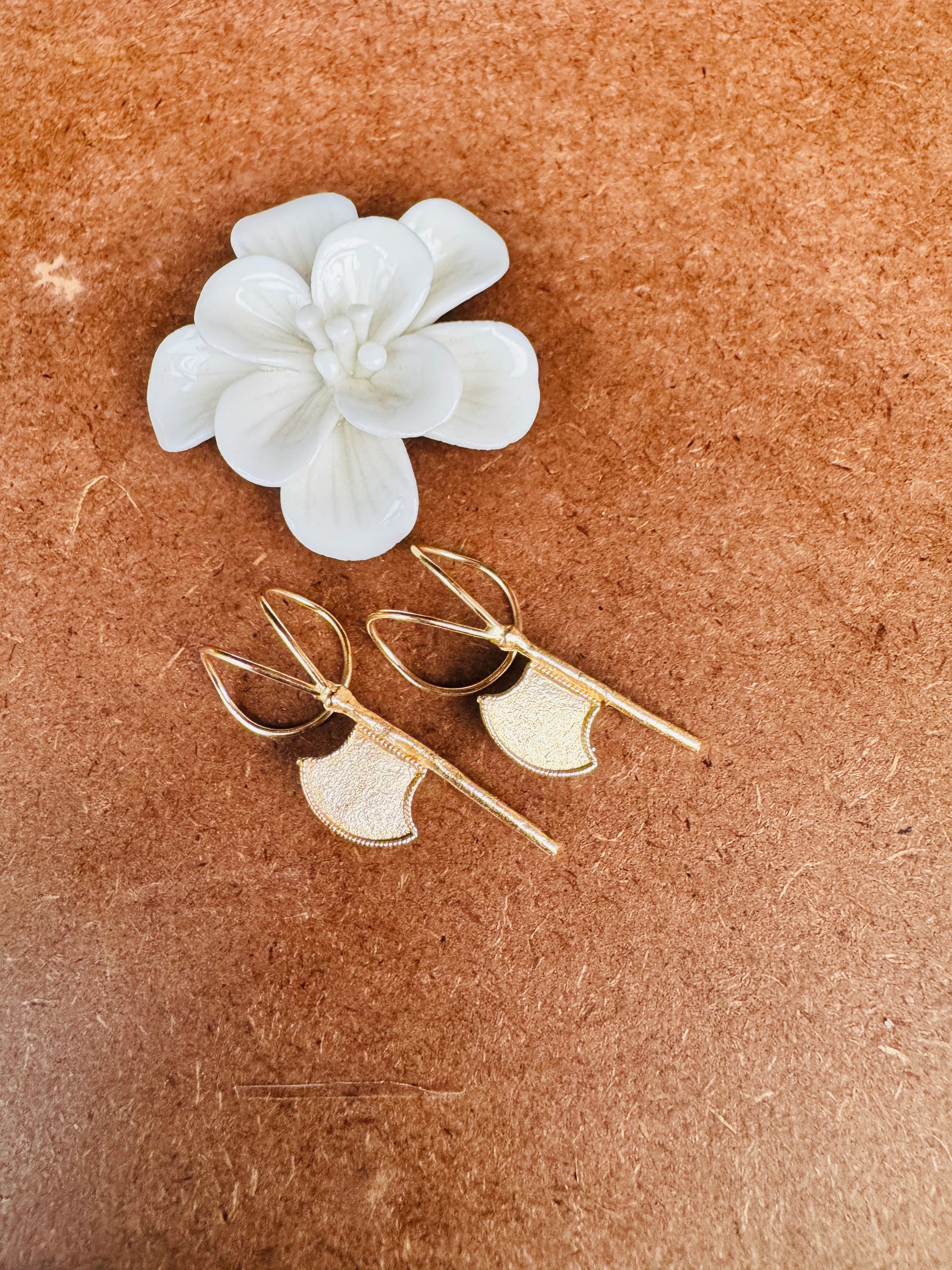 fan ear cuff clip on in brass