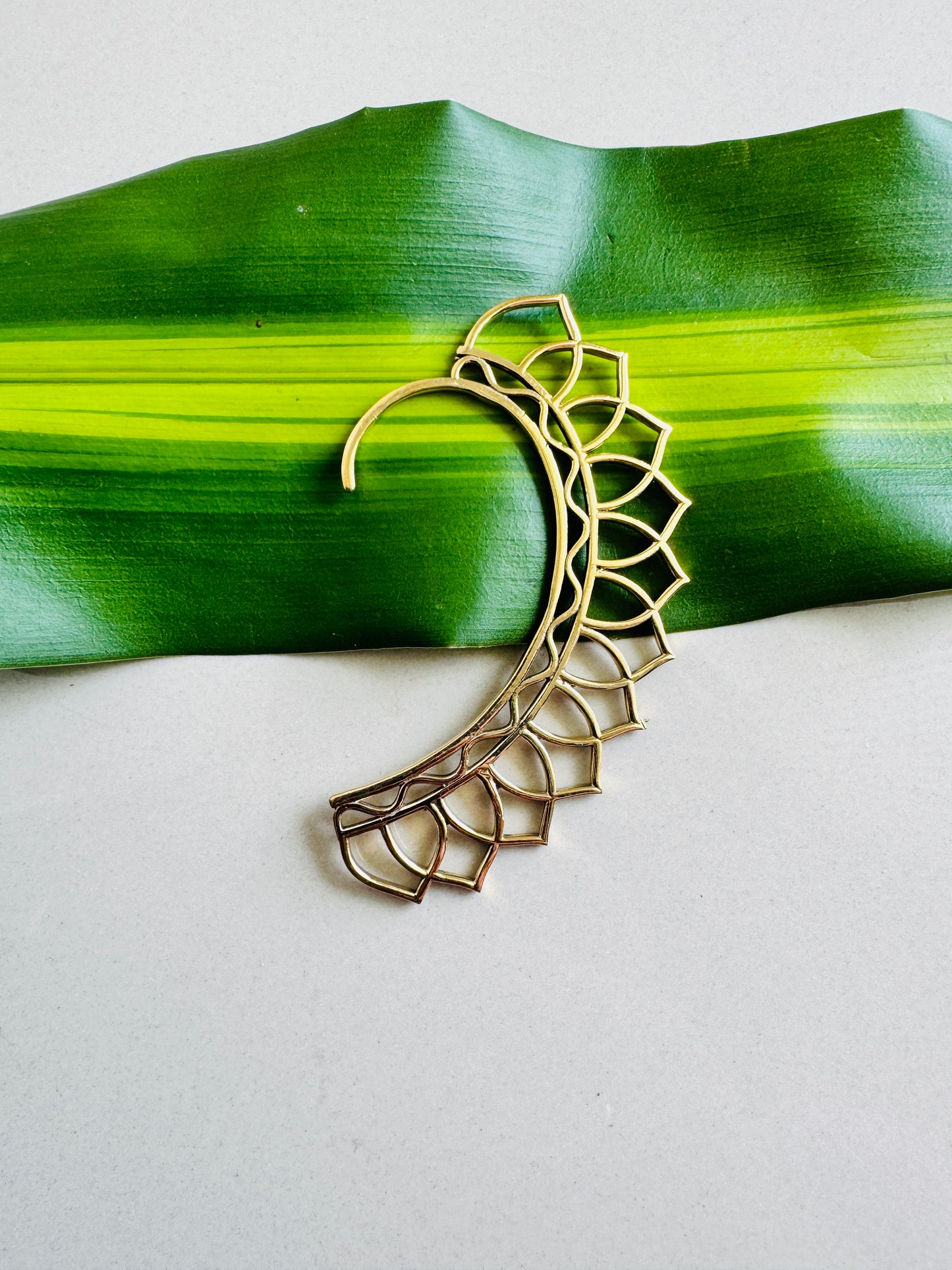 Ear cuff in sgold tone geometric  design