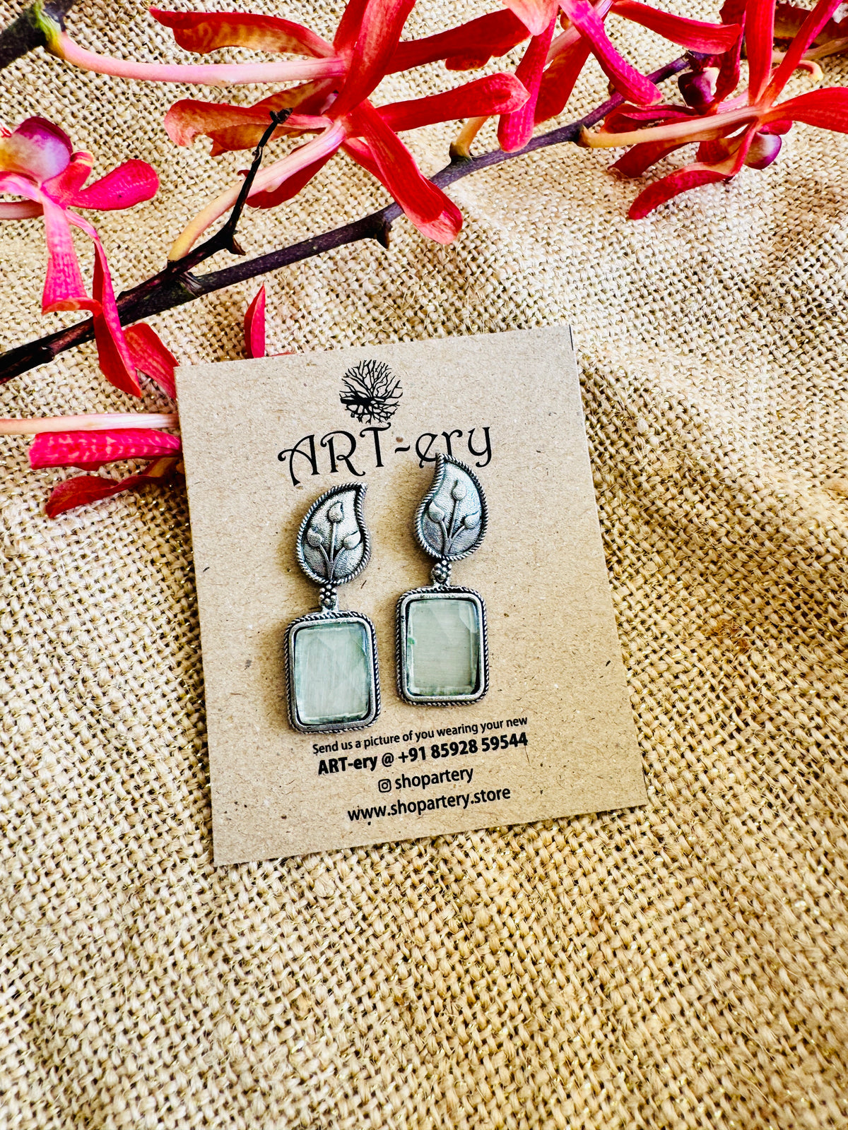 Leaf Design Lightweight Stone Earrings - Grey