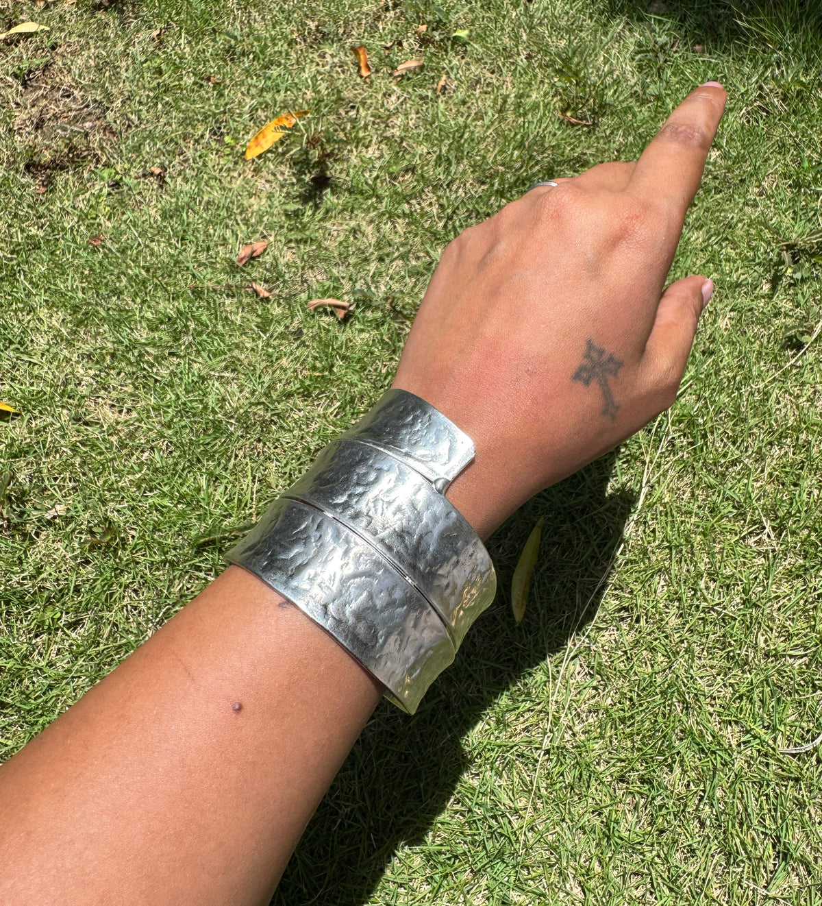 Abstract arm cuff textured silver