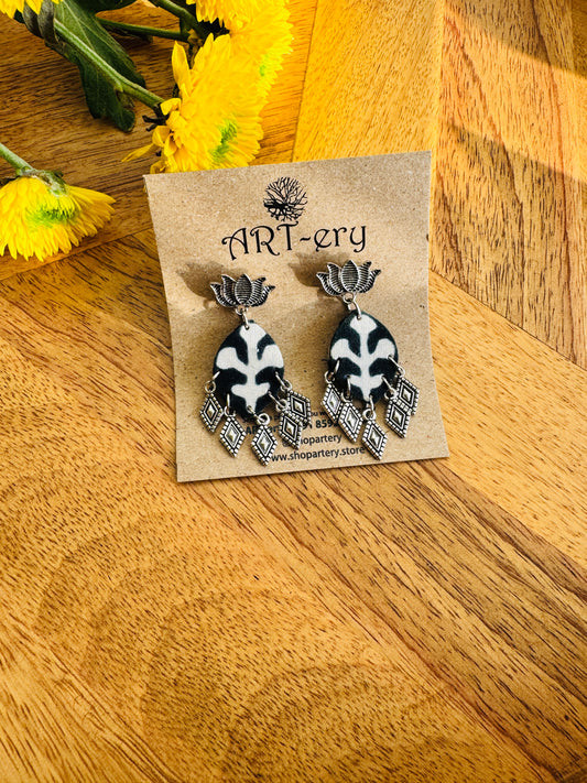 Fabric earrings - Lotus white and black