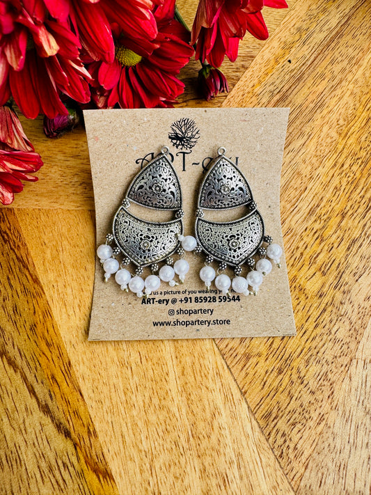 Oxidised silver with pearl earring-