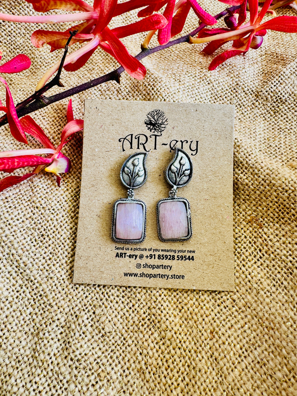 Leaf Design Lightweight Stone Earrings - Pink