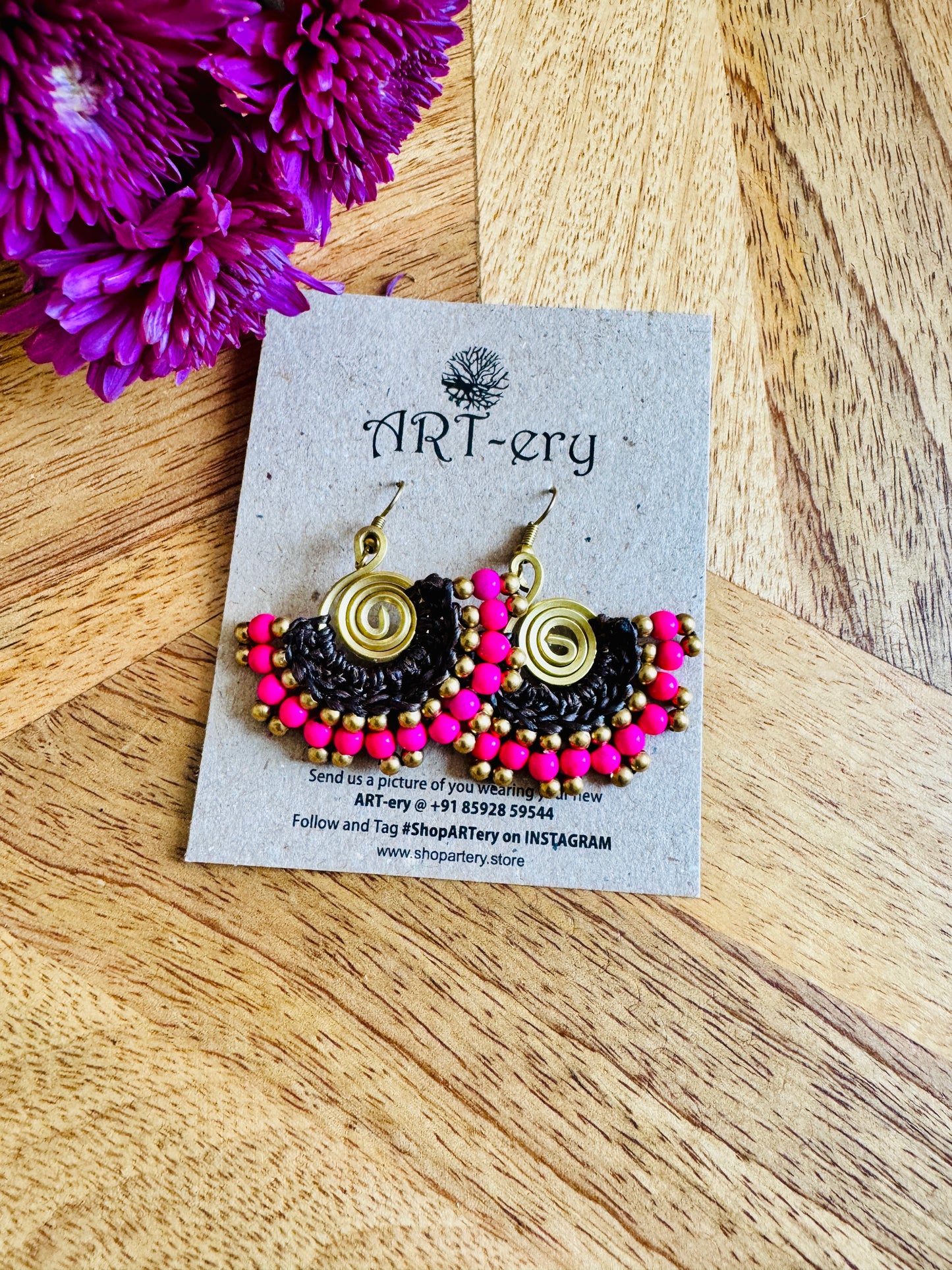 Handcrafted beaded earrings - Pink