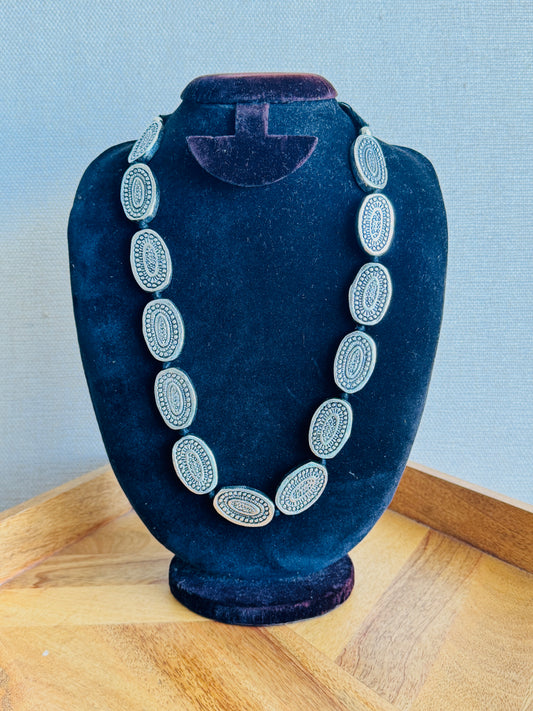 Statement Oval metal necklace with adjustable cord - Silver